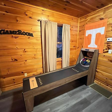 Smokey Mountain Retreat, Hot Tub, Game Room, Sleeps 8! Gatlinburg Εξωτερικό φωτογραφία