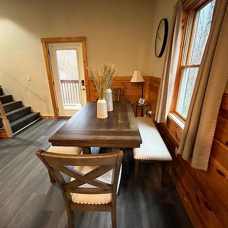 Smokey Mountain Retreat, Hot Tub, Game Room, Sleeps 8! Gatlinburg Εξωτερικό φωτογραφία