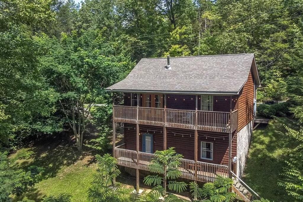 Smokey Mountain Retreat, Hot Tub, Game Room, Sleeps 8! Gatlinburg Εξωτερικό φωτογραφία