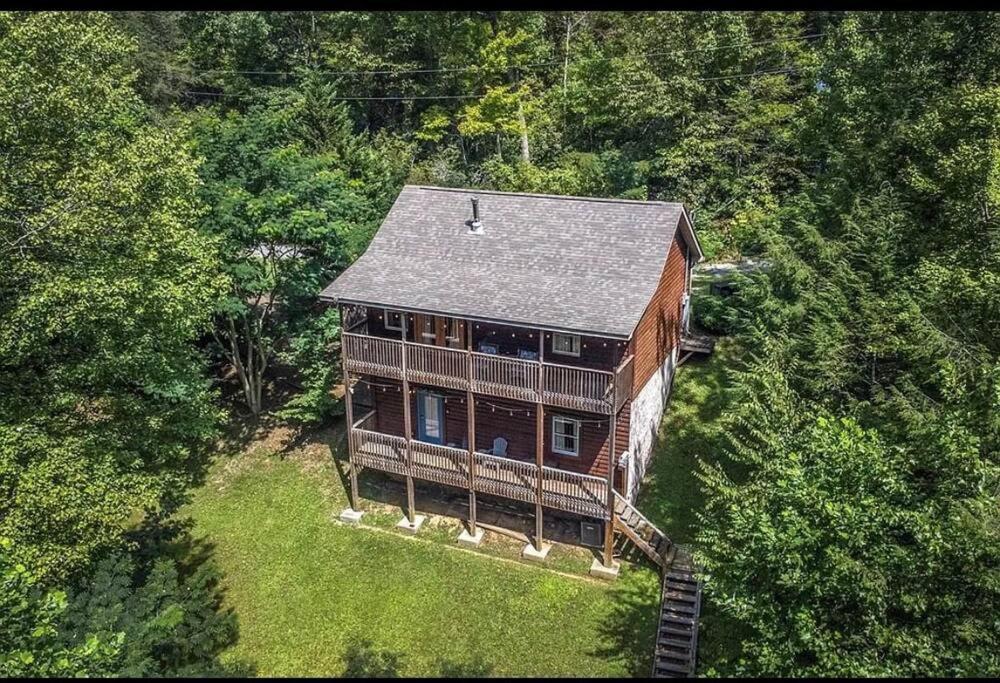 Smokey Mountain Retreat, Hot Tub, Game Room, Sleeps 8! Gatlinburg Εξωτερικό φωτογραφία