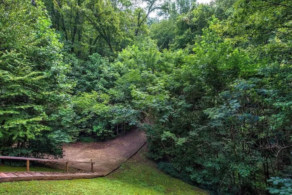 Smokey Mountain Retreat, Hot Tub, Game Room, Sleeps 8! Gatlinburg Εξωτερικό φωτογραφία