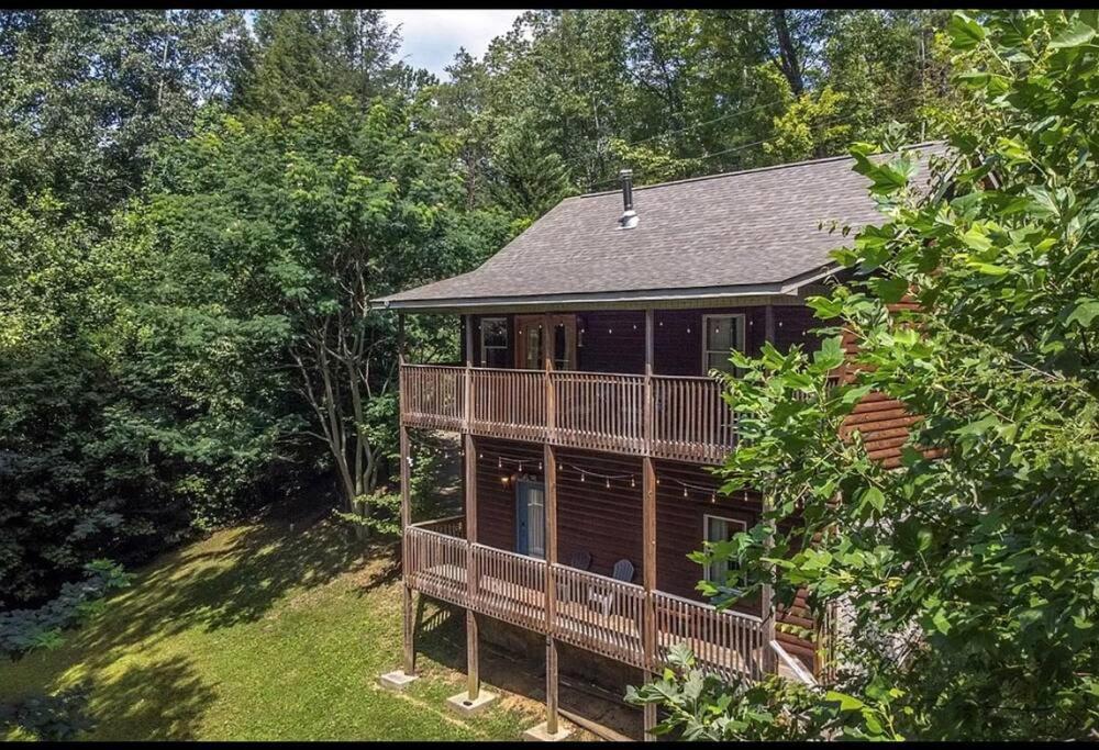 Smokey Mountain Retreat, Hot Tub, Game Room, Sleeps 8! Gatlinburg Εξωτερικό φωτογραφία
