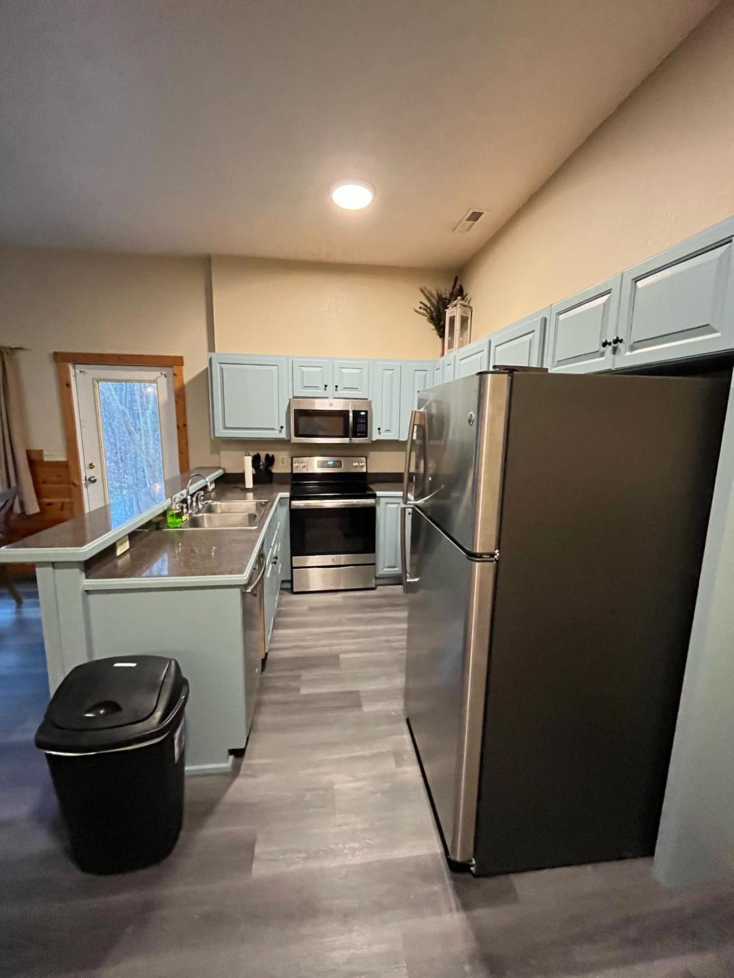 Smokey Mountain Retreat, Hot Tub, Game Room, Sleeps 8! Gatlinburg Εξωτερικό φωτογραφία