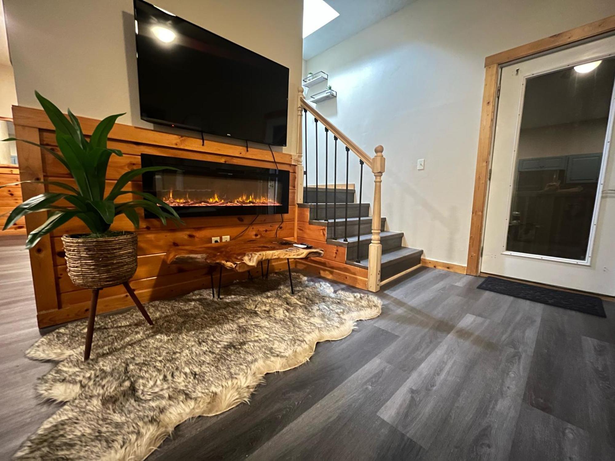 Smokey Mountain Retreat, Hot Tub, Game Room, Sleeps 8! Gatlinburg Εξωτερικό φωτογραφία