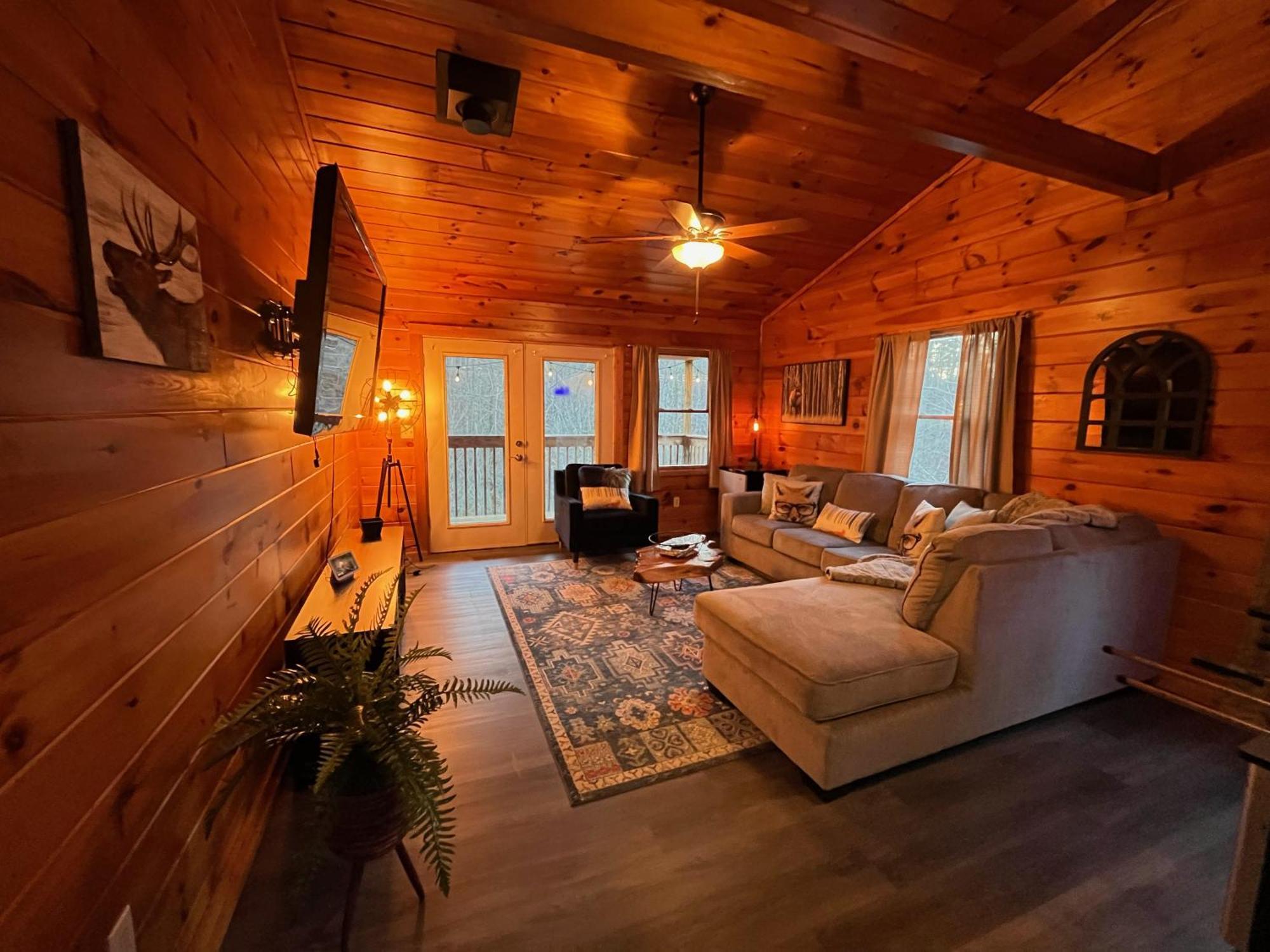 Smokey Mountain Retreat, Hot Tub, Game Room, Sleeps 8! Gatlinburg Εξωτερικό φωτογραφία