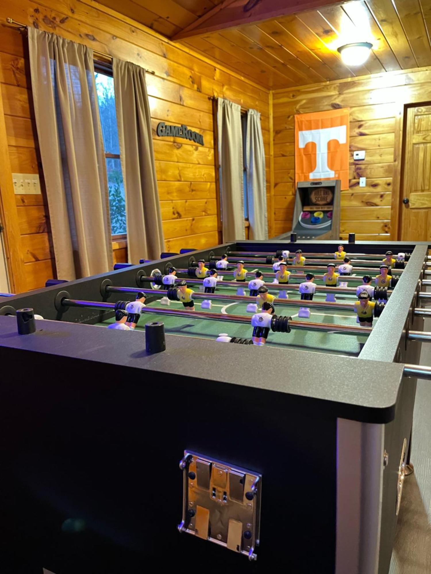 Smokey Mountain Retreat, Hot Tub, Game Room, Sleeps 8! Gatlinburg Εξωτερικό φωτογραφία