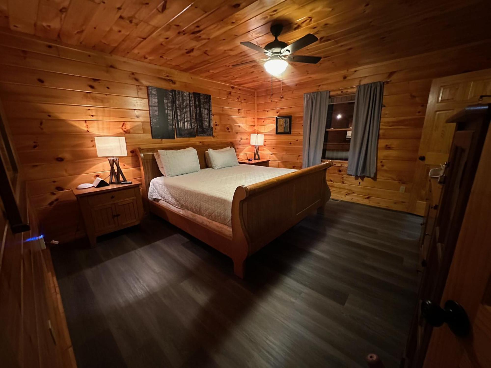 Smokey Mountain Retreat, Hot Tub, Game Room, Sleeps 8! Gatlinburg Εξωτερικό φωτογραφία