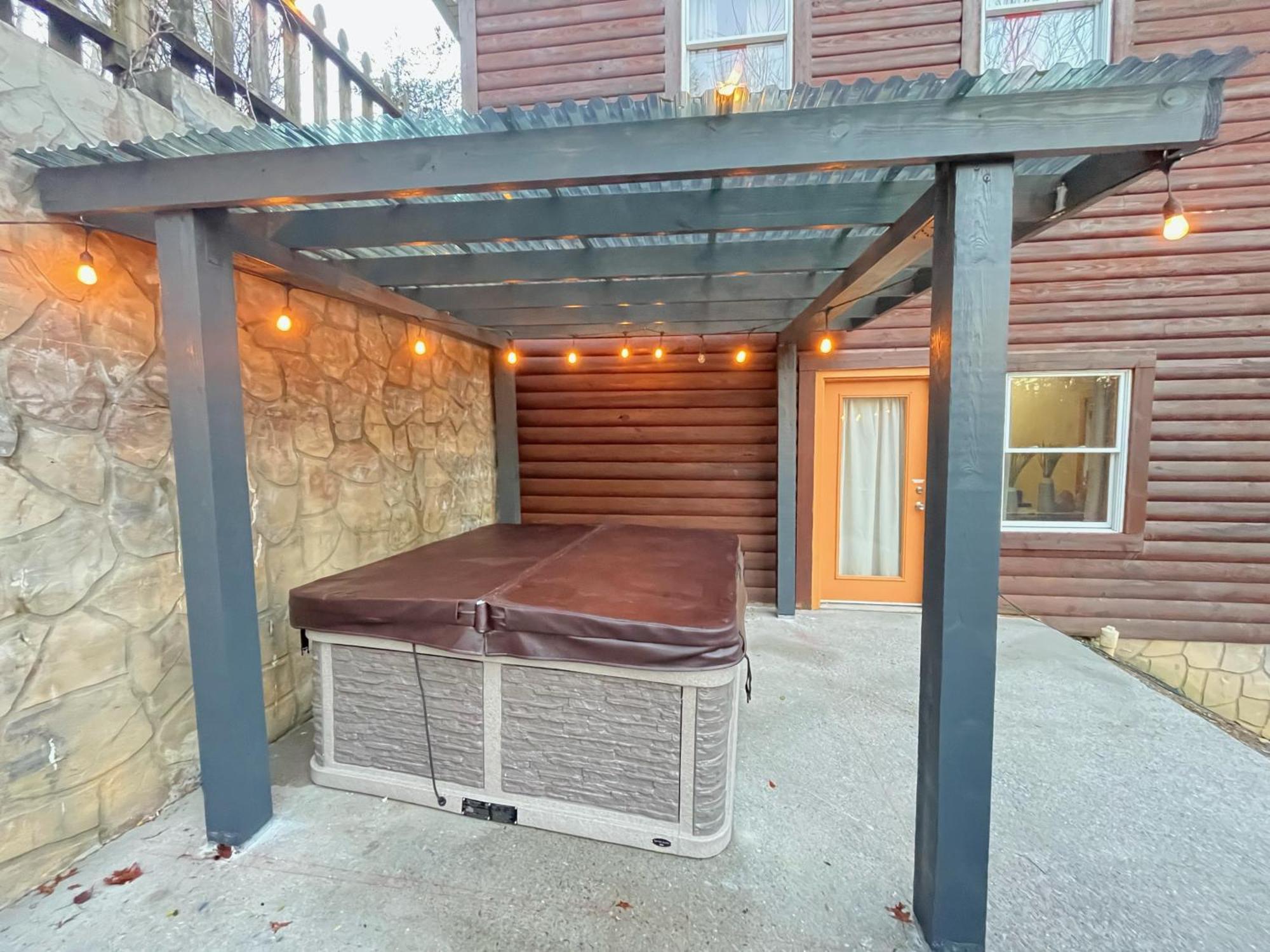 Smokey Mountain Retreat, Hot Tub, Game Room, Sleeps 8! Gatlinburg Εξωτερικό φωτογραφία