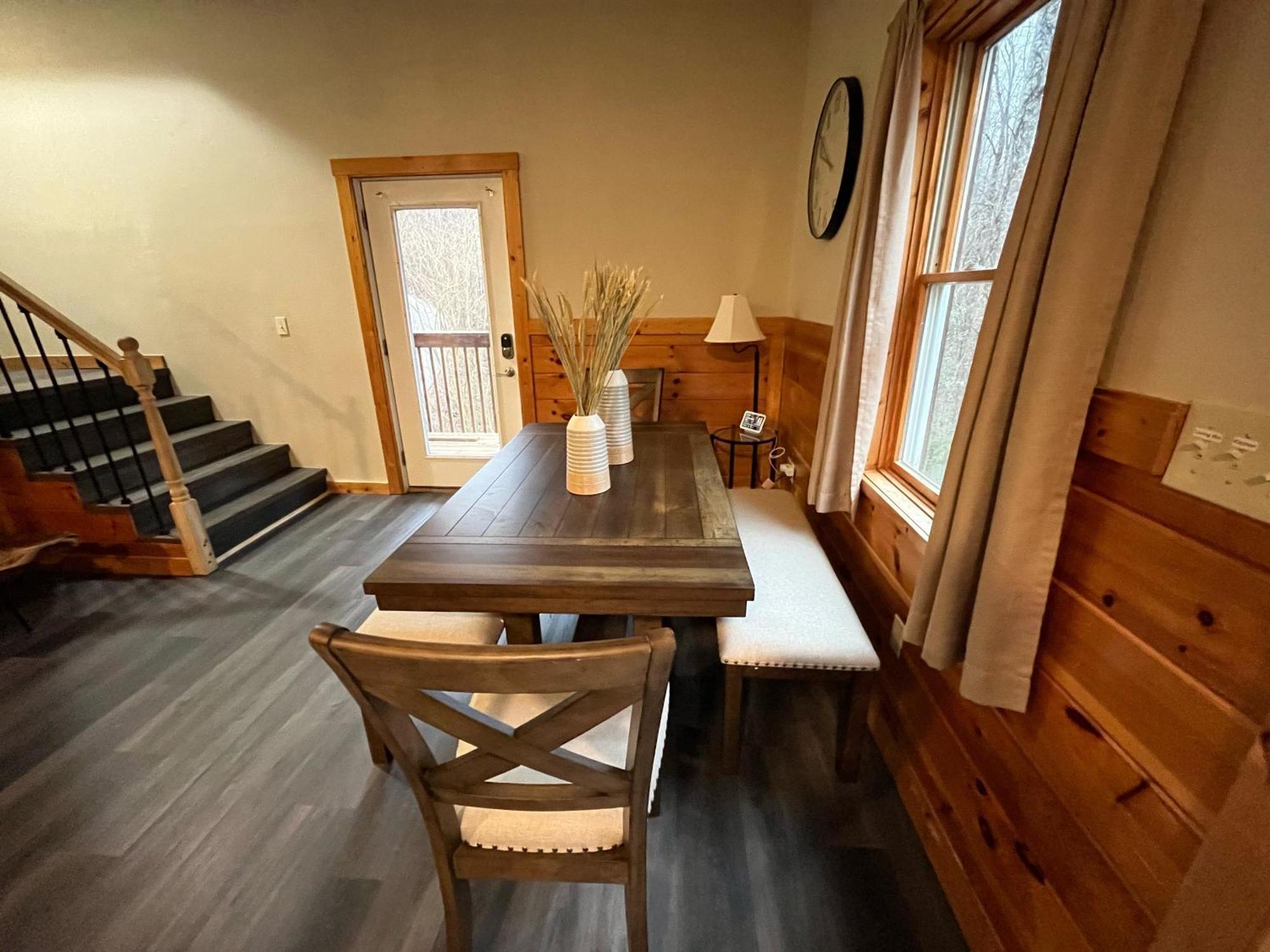 Smokey Mountain Retreat, Hot Tub, Game Room, Sleeps 8! Gatlinburg Εξωτερικό φωτογραφία