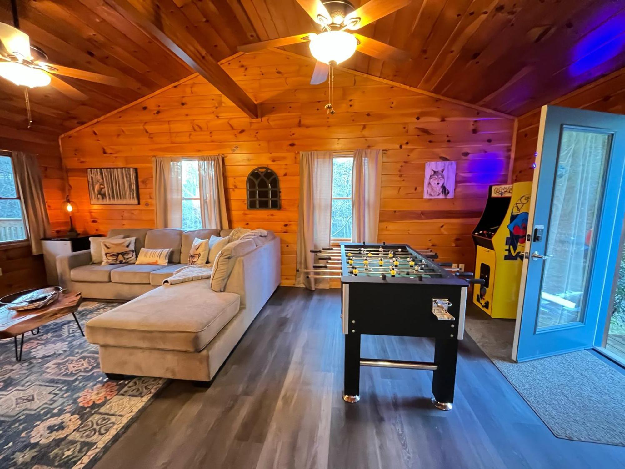 Smokey Mountain Retreat, Hot Tub, Game Room, Sleeps 8! Gatlinburg Εξωτερικό φωτογραφία
