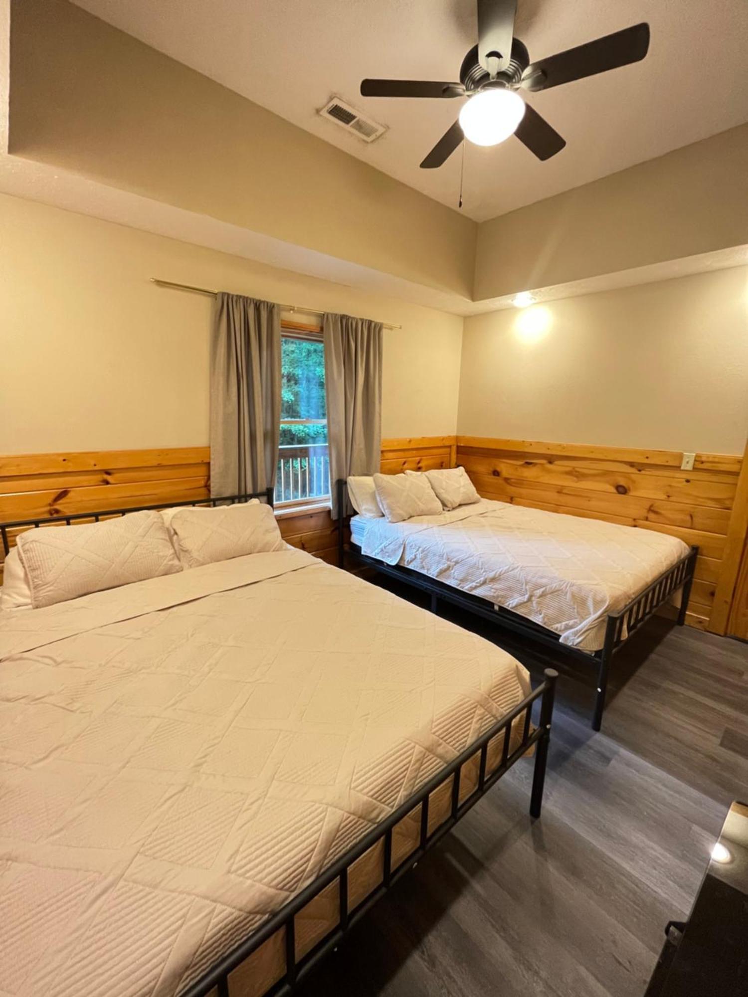 Smokey Mountain Retreat, Hot Tub, Game Room, Sleeps 8! Gatlinburg Εξωτερικό φωτογραφία